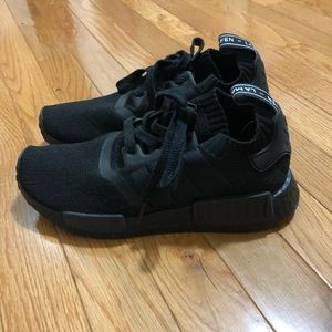 Triple black nmd r1 size 6.5